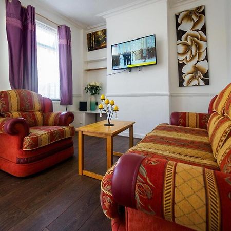 12 Cornwallis Lodge Family Room 2 Stoke-on-Trent Екстериор снимка