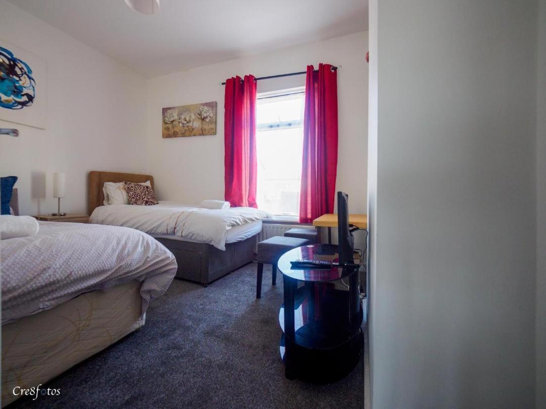 12 Cornwallis Lodge Family Room 2 Stoke-on-Trent Екстериор снимка