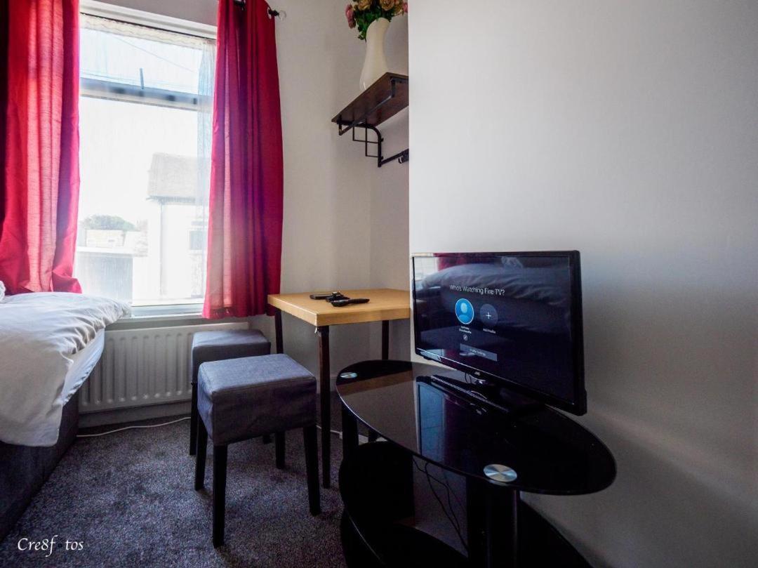 12 Cornwallis Lodge Family Room 2 Stoke-on-Trent Екстериор снимка